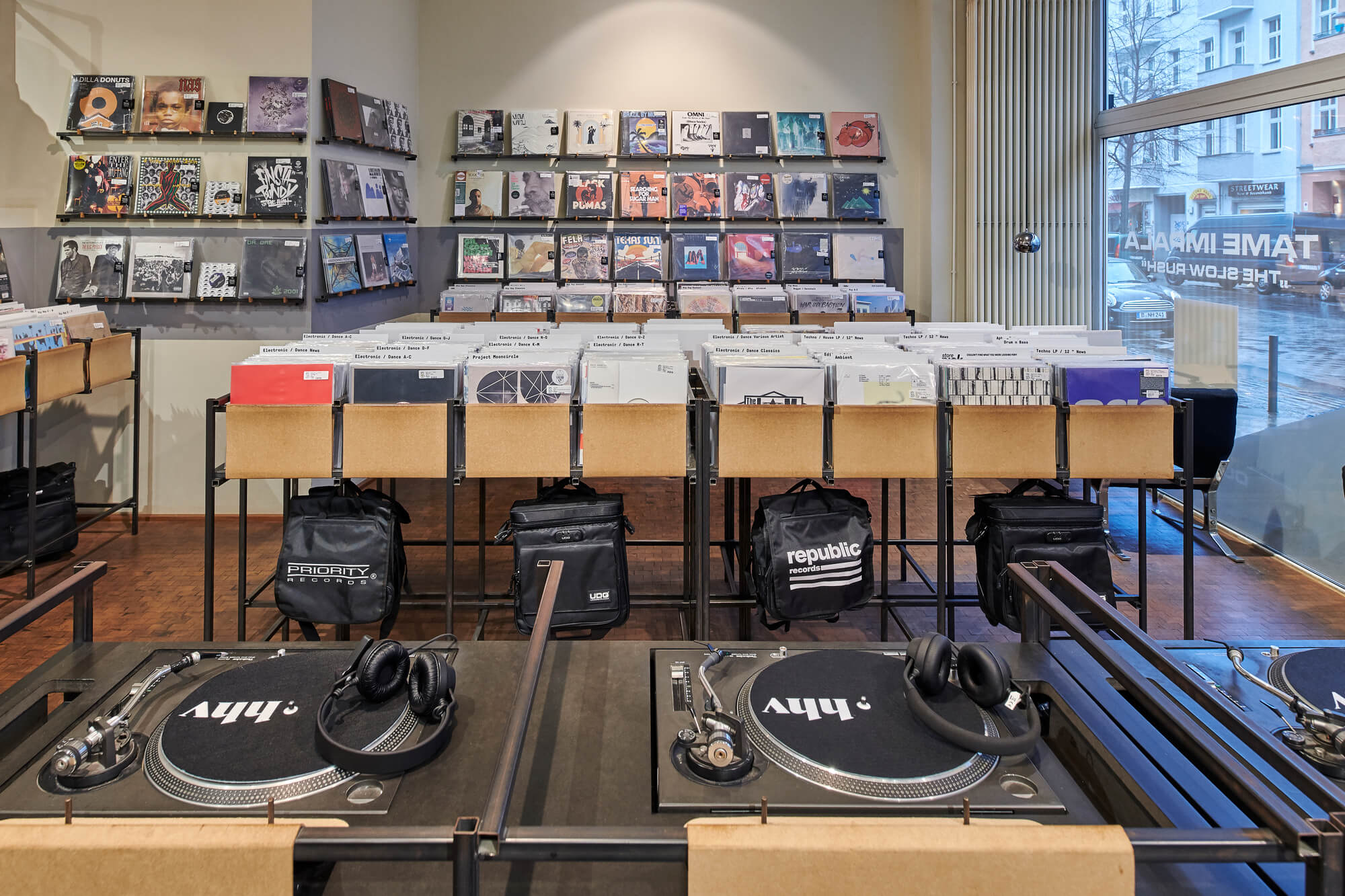 Sneaker Store HHV in Berlin sneaker.de